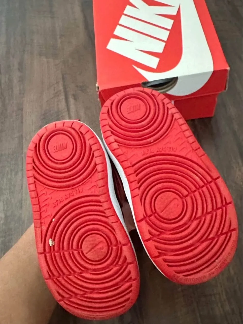 Nike Kids Black and Red Low-Top Sneakers with Hook-and-Loop Strap